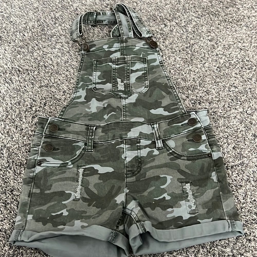 Like new. Camouflage girls overalls